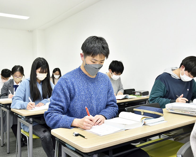 だから高校1年生、2年生のこの時期は毎日コツコツとつみ上げていくことが必要です。特に英語は文系･理系を問わず合否を決めます。